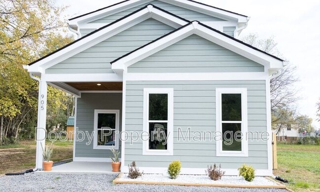 Building Photo - 905 W 39th St