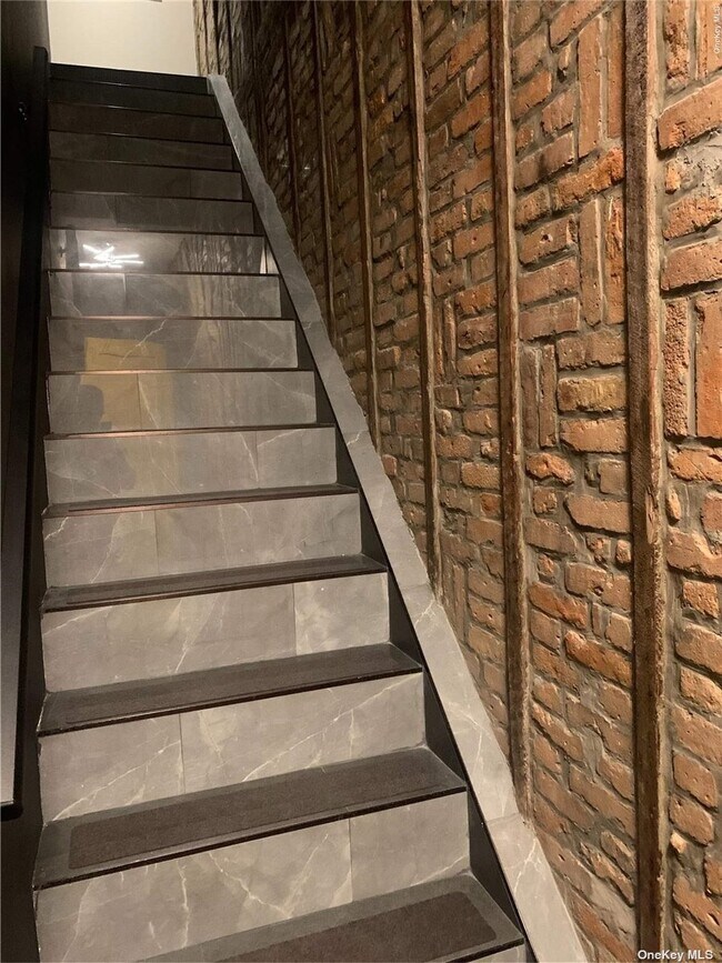 Foto del edificio - 102-07 Jamaica Ave