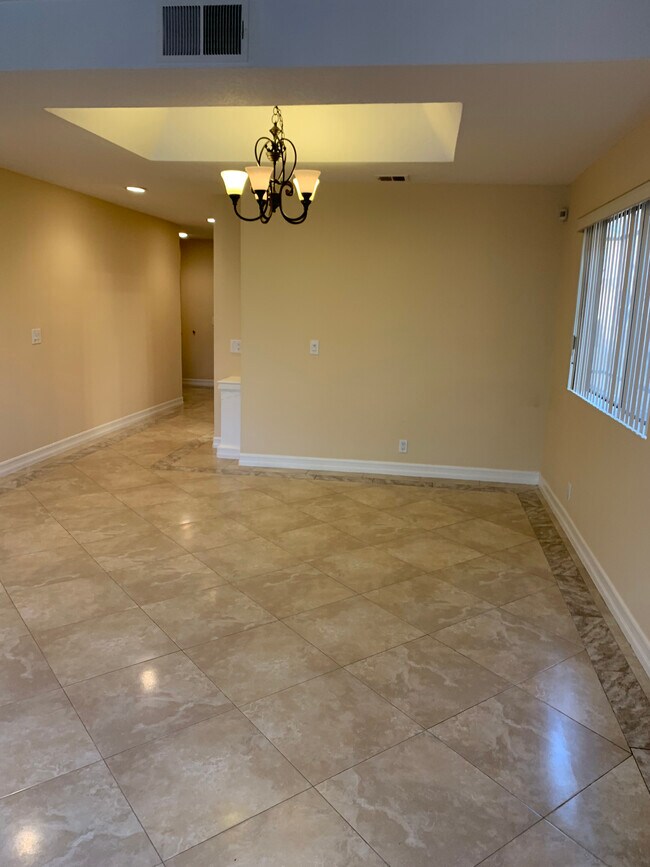 Foto del edificio - 14572 Dickens St