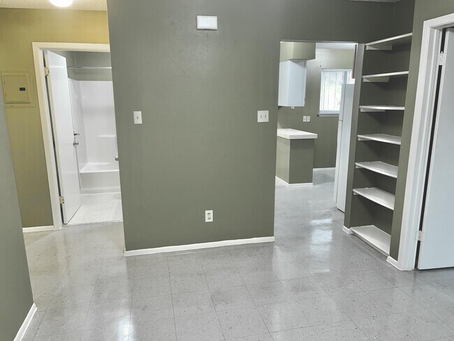 Foto del edificio - 114 Poppy St