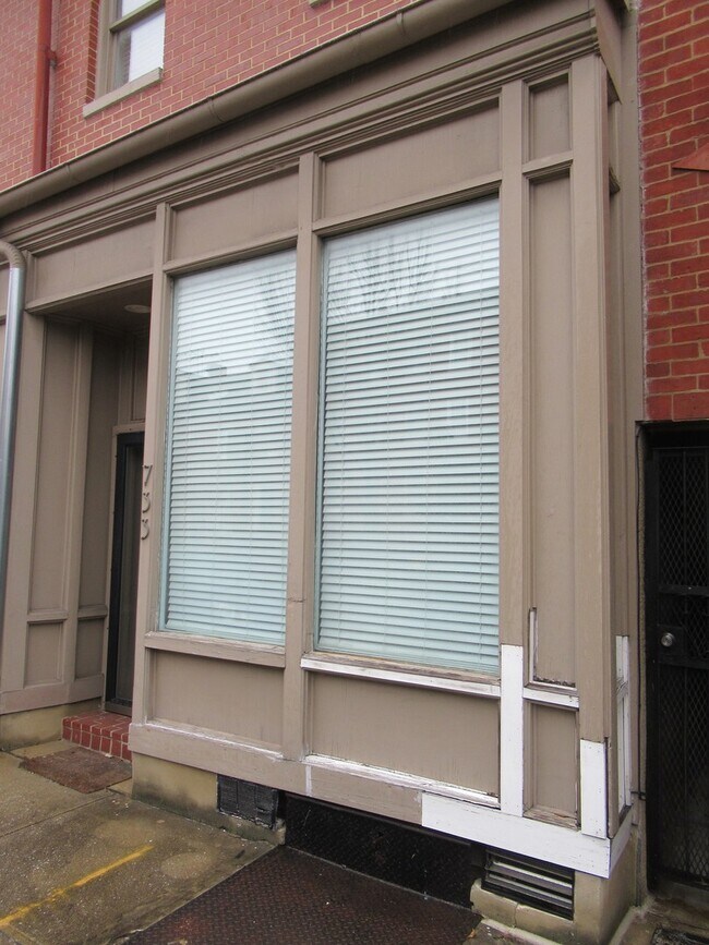 Building Photo - Stylish 1 Bedroom 1st Floor Condo in Feder...