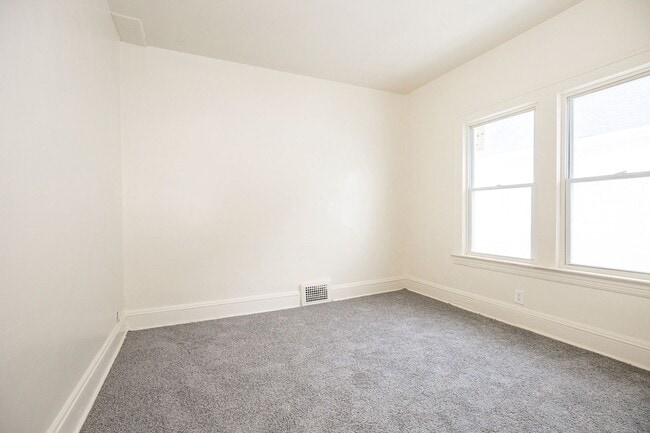 Building Photo - 3331 E 140th St