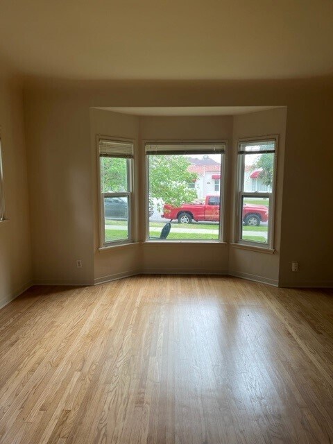 Living Room - 601 N Adams St