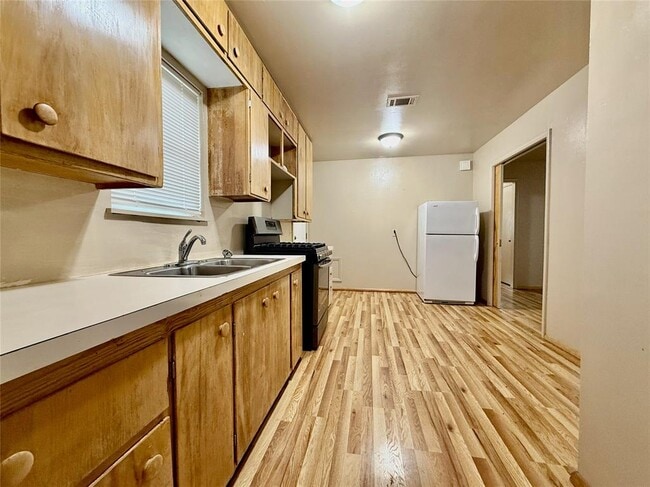 Building Photo - 308 S Magnolia Ave