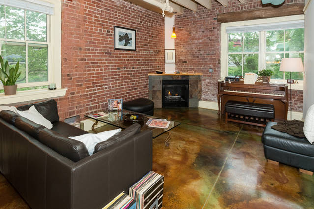 Living room (central heat+A/C, gas fireplace) - 43 Chestnut St