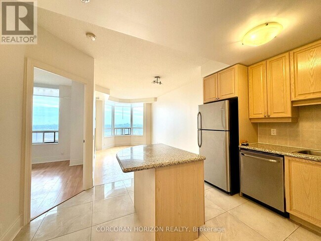 Photo du bâtiment - 80 Harrison Garden Blvd