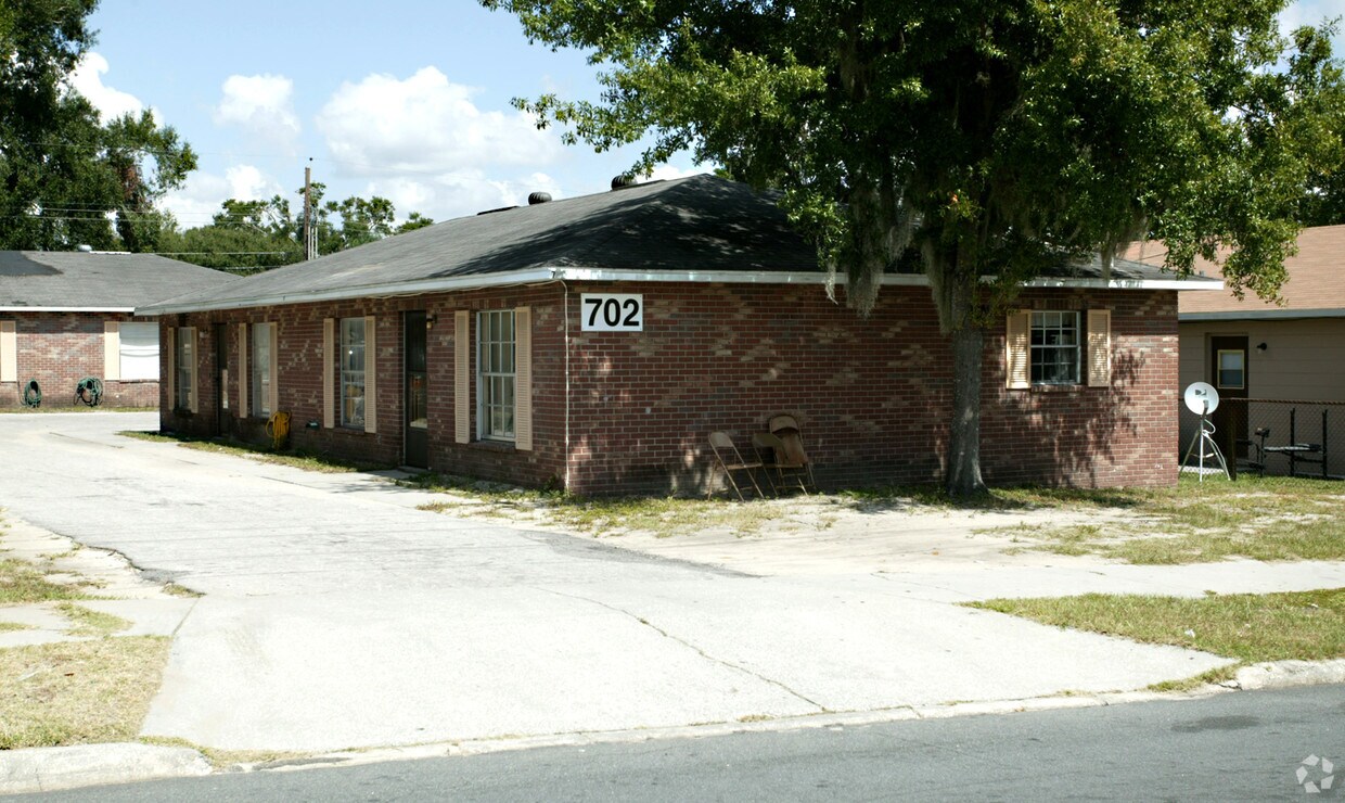 Primary Photo - 702 E Garden St