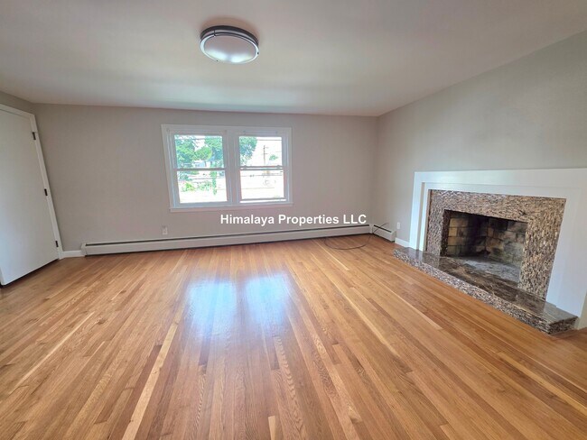Building Photo - 28 Maplewood St