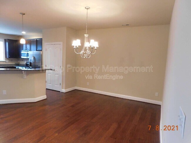 Foto del edificio - 8030 Upper Lake Dr