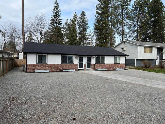 Building Photo - 2811 N Honeysuckle Dr