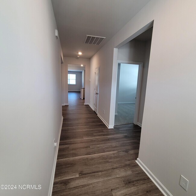 Foto del edificio - 7136 Foxhollow Ln