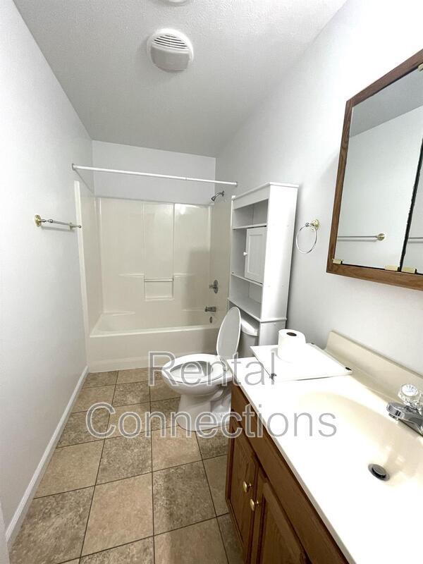 Building Photo - 1212 Montebello Dr
