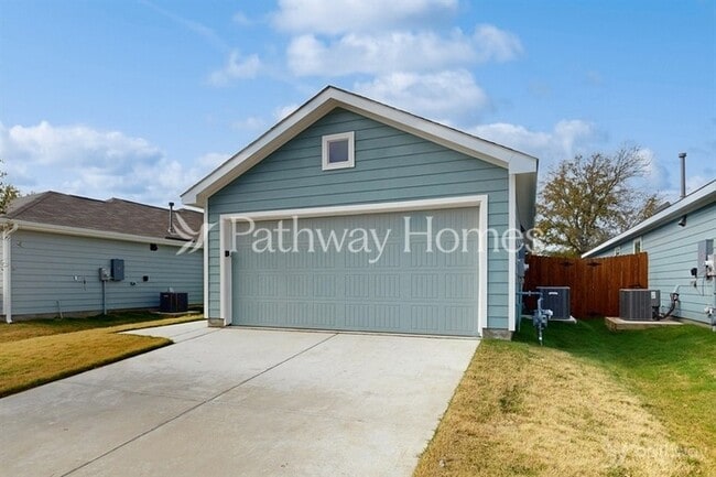 Building Photo - 8817 Red Fox Trl