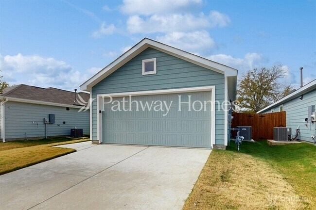 Foto del edificio - 8817 Red Fox Trl