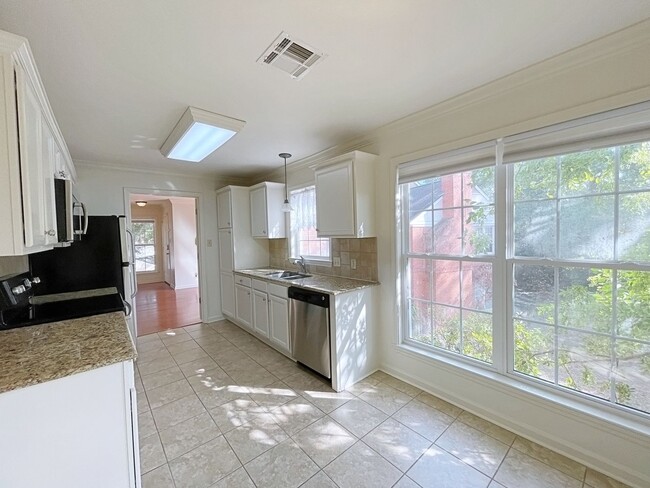 Building Photo - 3 Bedroom Condo Located off Jefferson Hwy ...
