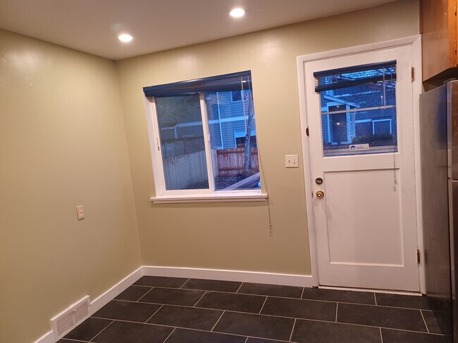 Shared kitchen - 4719 SW Findlay St