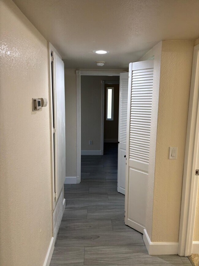 Building Photo - 1727 Melrose Ave