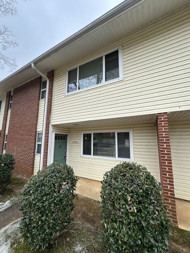 Foto del edificio - 3 Bedroom 2.5 Bathroom Condo!