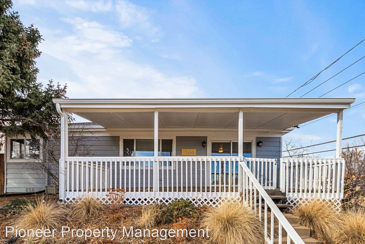 Primary Photo - 3 br, 1 bath House - 701 S Navajo St