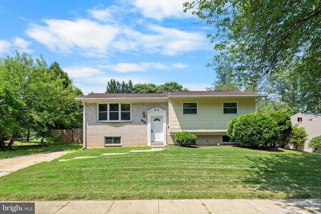 Building Photo - 10422 Floral Dr