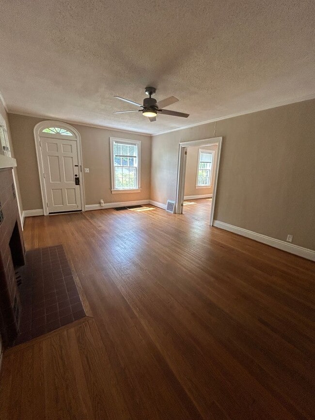 Building Photo - Charming 1920s Home in Five Points – Available April 4th