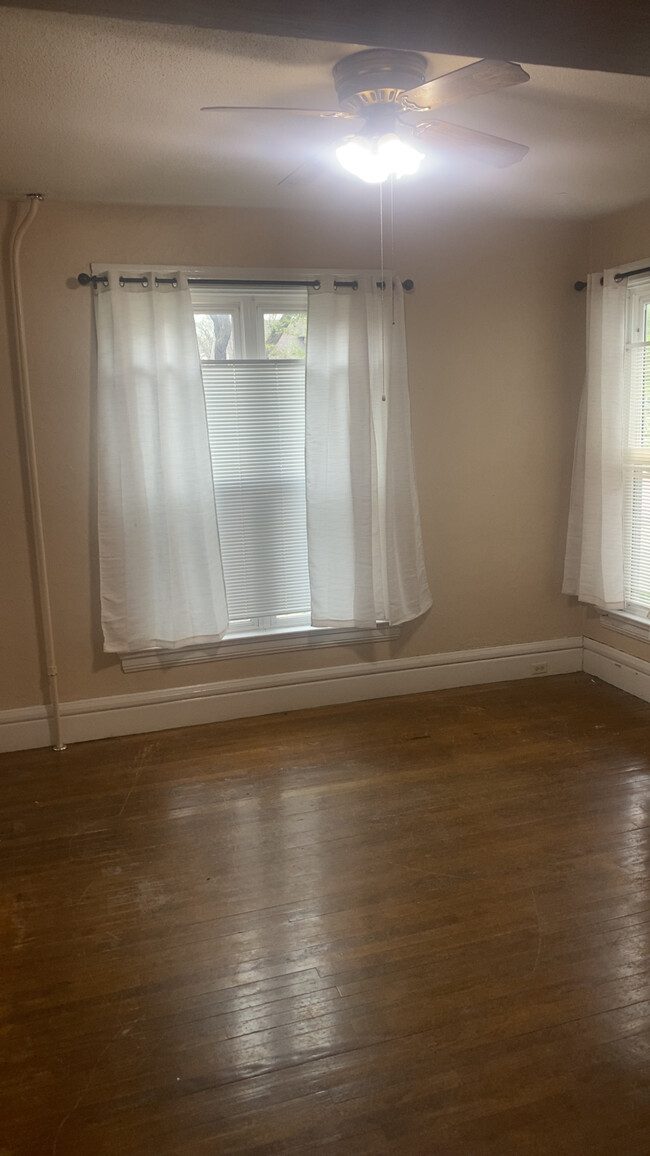 living room - 305 E Elm St