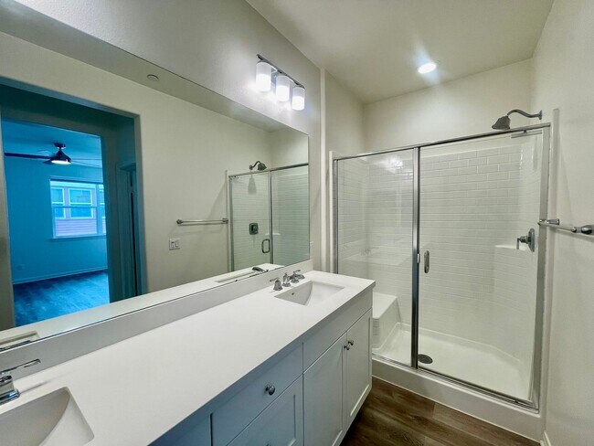 Building Photo - Beautifully upgraded townhome with 2-car i...