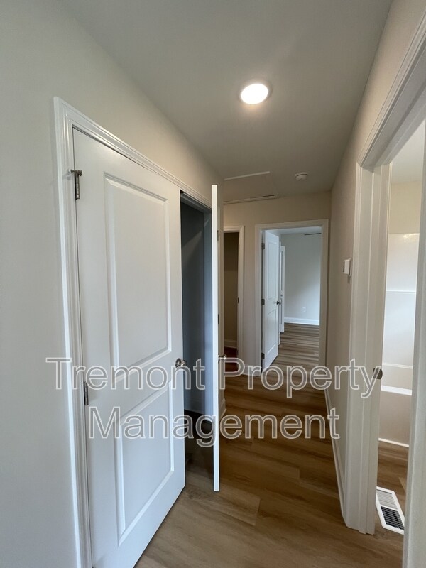 Building Photo - 20 W 51st St
