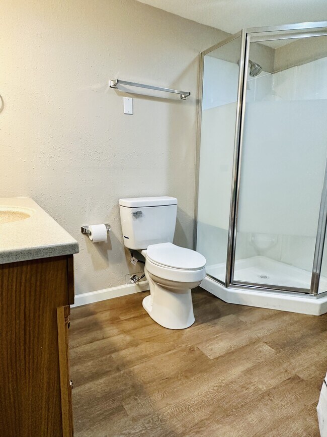 Foto del edificio - 362 E 7th St