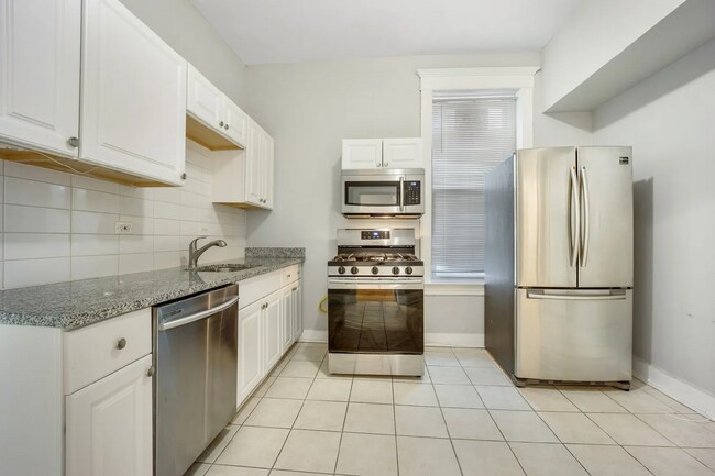 Foto del edificio - 3131 W Augusta Blvd