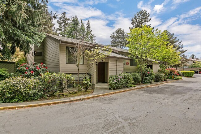Building Photo - Sunwood Townhome Condo available for lease
