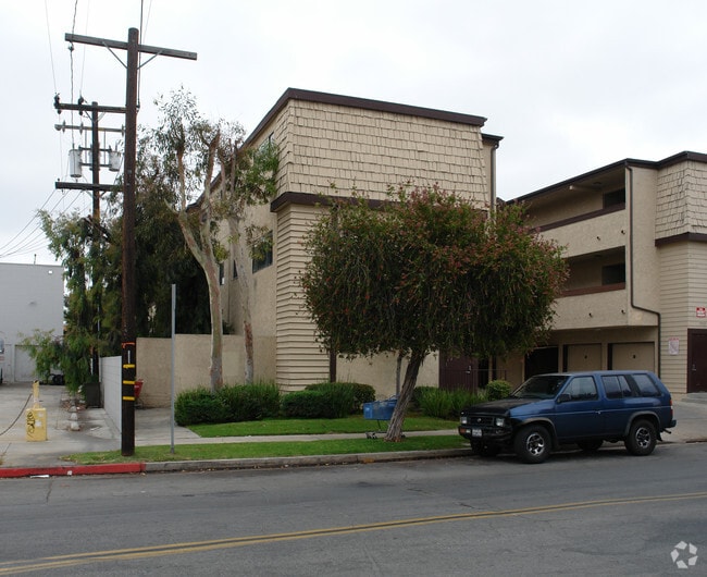 Building Photo - Stark Drive Apartments