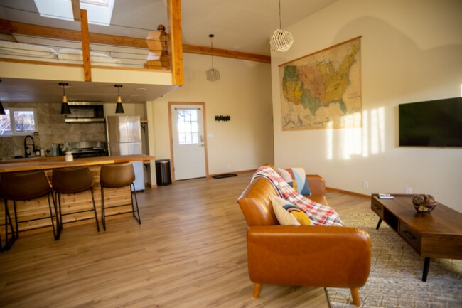 Foto del edificio - 5855 S View Rd