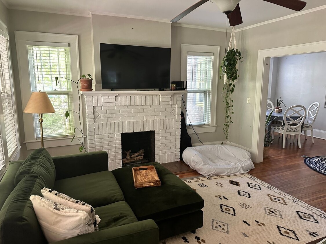 Foto principal - Adorable Home in Historic Wesley Heights!!