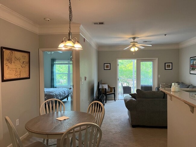 Building Photo - 2 Bedroom 2 Bath Furnished Condo at The Re...