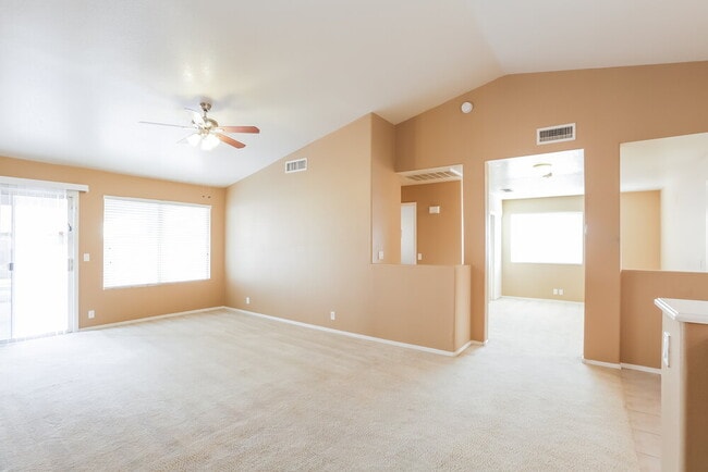 Foto del edificio - 2030 N 87th Dr