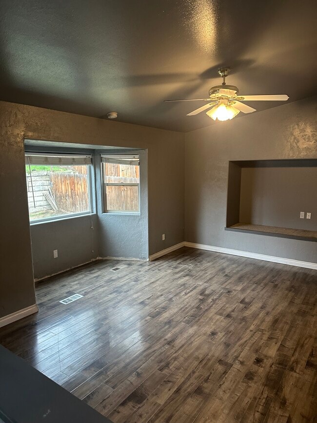 Foto del edificio - 524 Silcott Ct