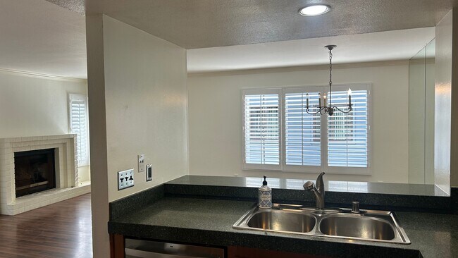 Foto del edificio - 928 Intrepid Ct