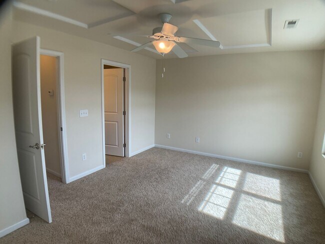 Foto del edificio - Spacious 2 bed, 2.5 bath with Loft in Thom...