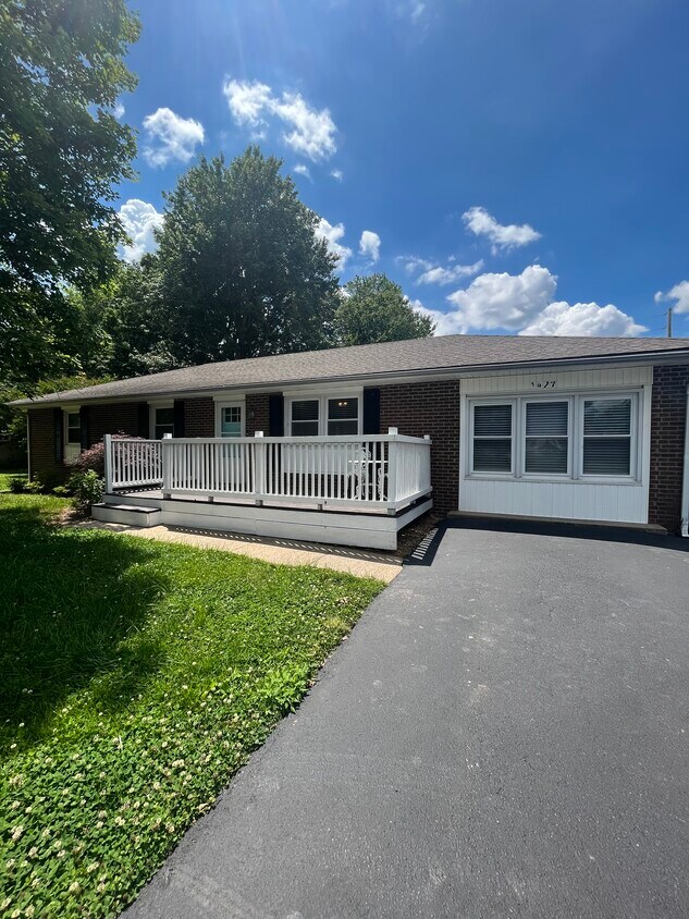 Primary Photo - 1427 Plano Rd