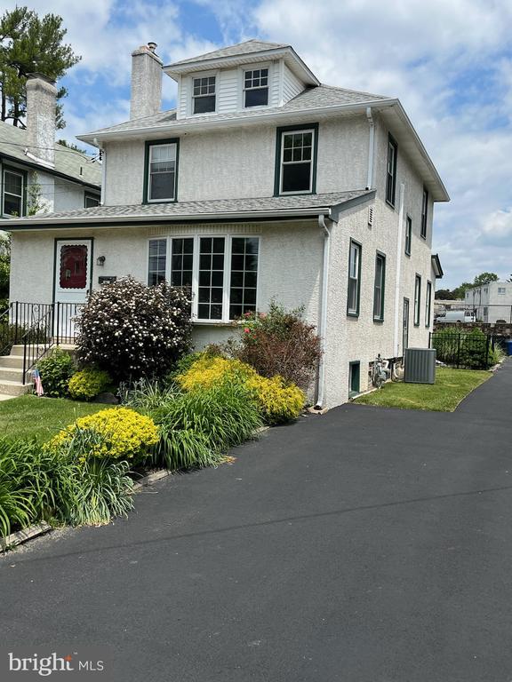 Building Photo - 2317 Jenkintown Rd