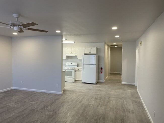 Building Photo - 10571 W Carousel Dr