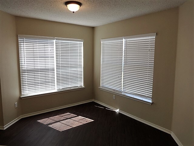 Building Photo - 420 Emerald Fields Ln