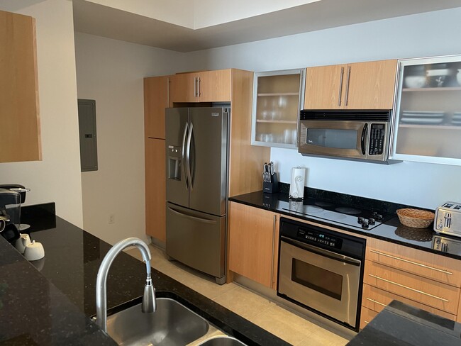 Building Photo - 1551 N Flagler Dr