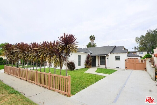 Foto del edificio - 2334 S Garth Ave
