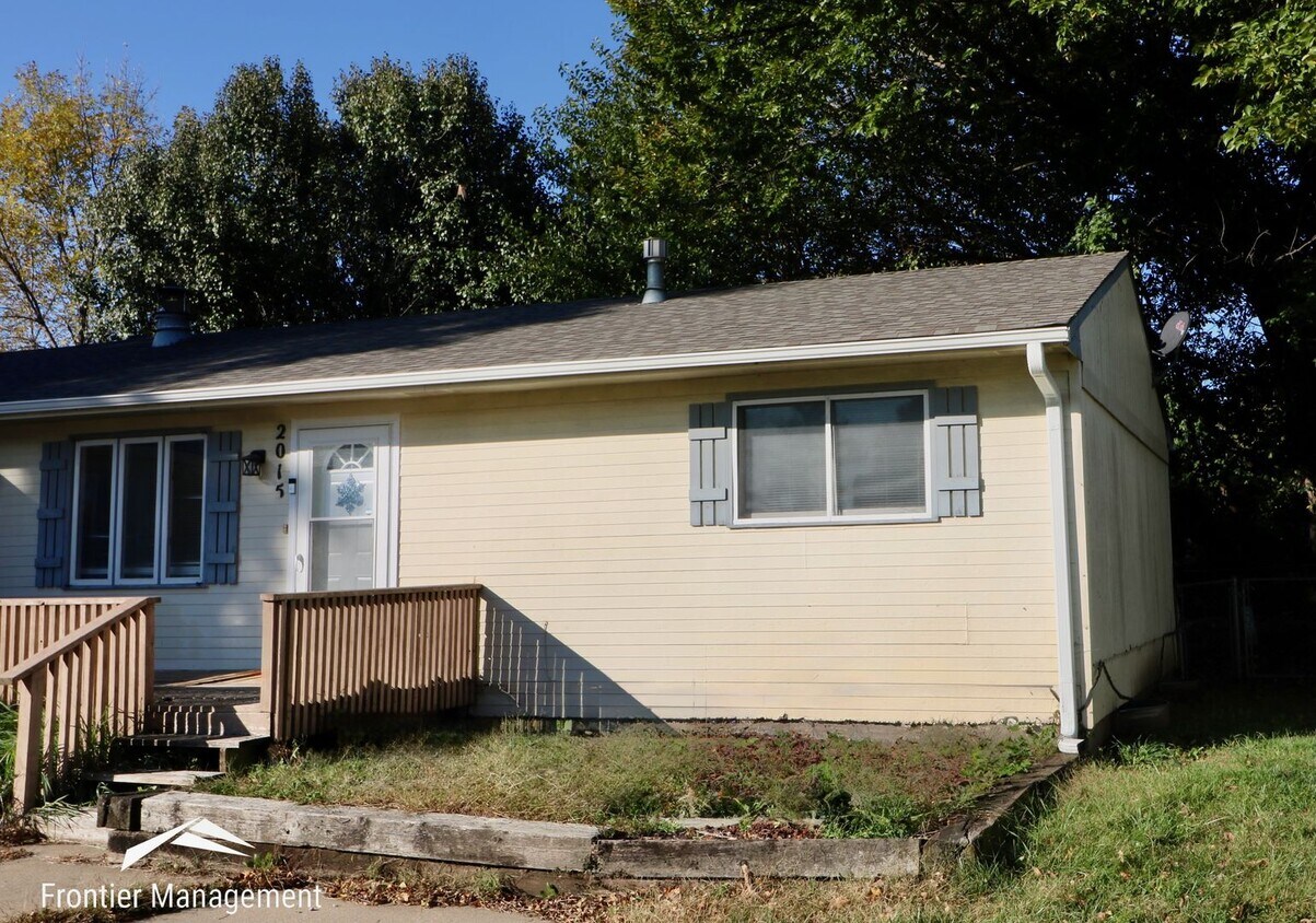 Primary Photo - 2013/2015 Shirley