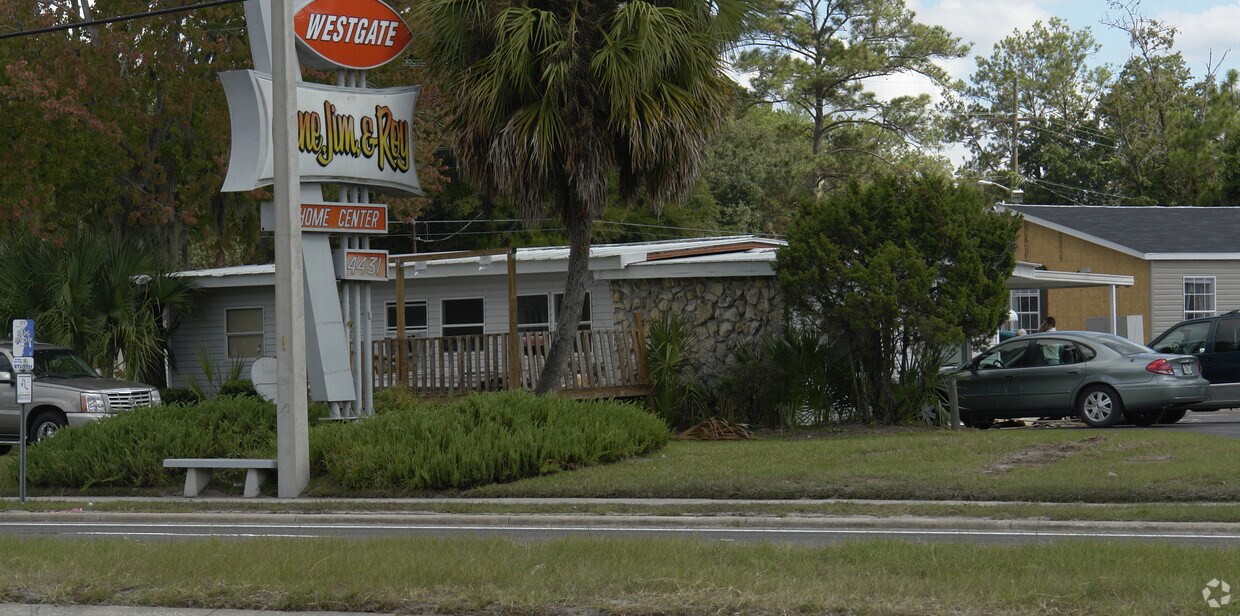 Building Photo - 4431 NW 13th St