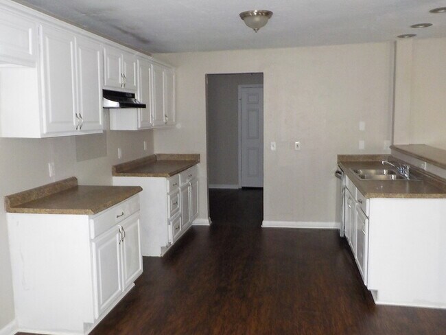 Building Photo - 4724 Lunow Dr