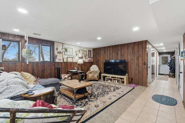 Foto del edificio - 4050 Taylor Ave