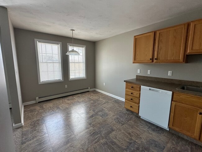 Kitchen Eat-In - 188 Middle St